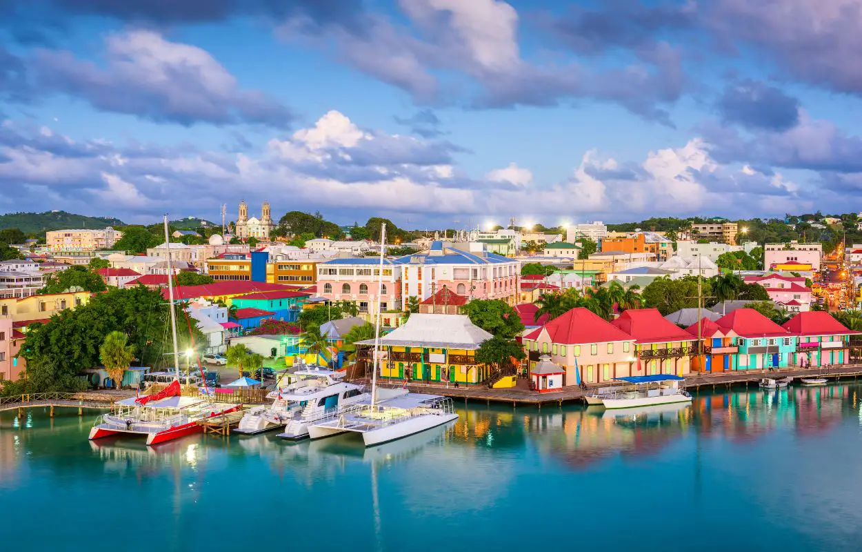¿Qué idioma hablan en Antigua y Barbuda?